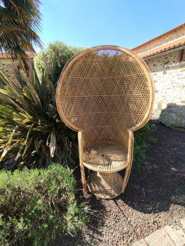 Fauteuil en rotin naturel en location pour cérémonie laïque et mariage bohème chic
